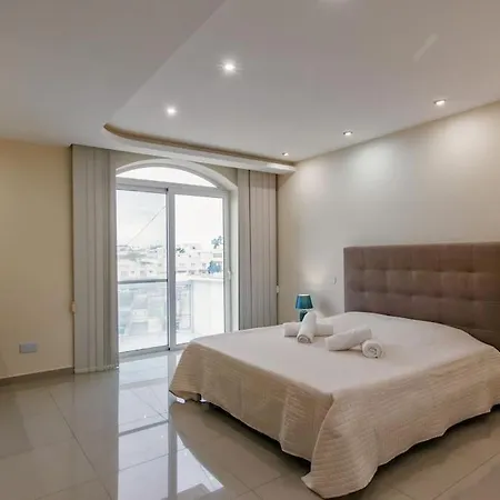 Modern 3 Bedroom Close To Paceville And