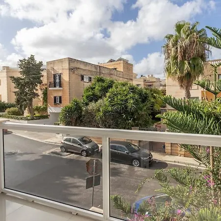 Modern 3 Bedroom Close To Paceville And Apartment *