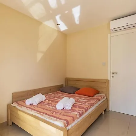 Apartment Modern 3 Bedroom Close To Paceville And