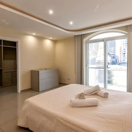 Modern 3 Bedroom Close To Paceville And Apartment