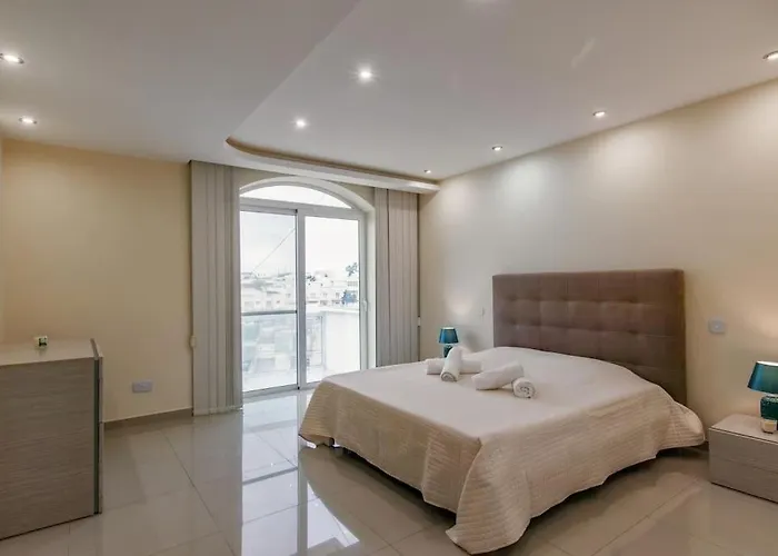 Modern 3 Bedroom Close To Paceville And